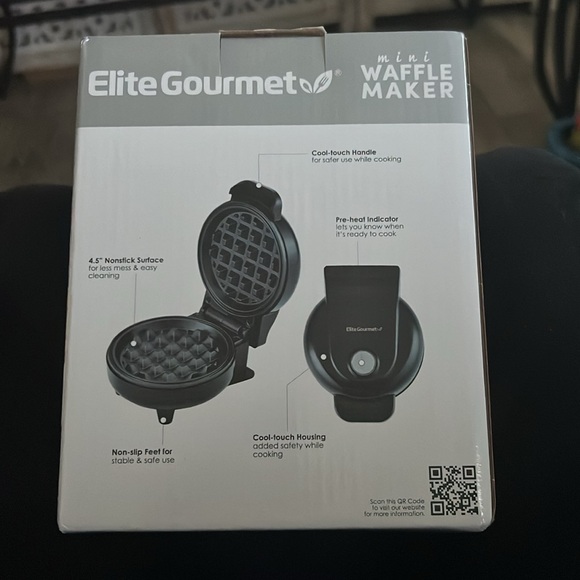 Elite Gourmet Mini Waffle Maker, black - Picture 2 of 4